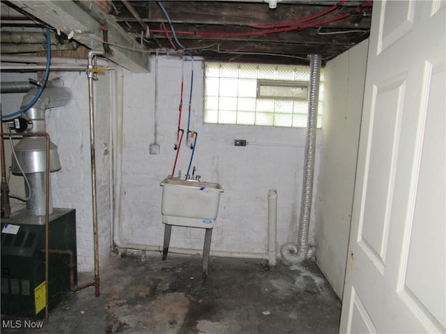 3298 E 143rd St, Cleveland, OH 44120 - basement featuring a sink