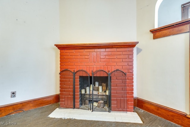 516 Floyd St, Akron, OH 44310 - detailed view of a fireplace and baseboards