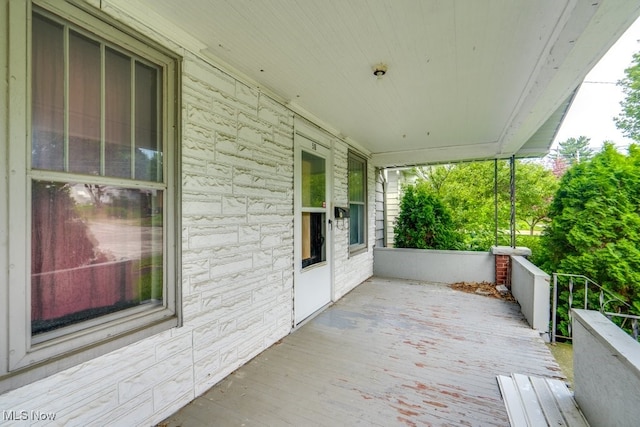 516 Floyd St, Akron, OH 44310 - view of wooden deck