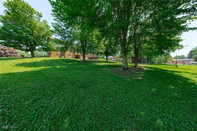 1141 Las Olas Blvd NW, North Canton, OH 44720 - view of grassy yard