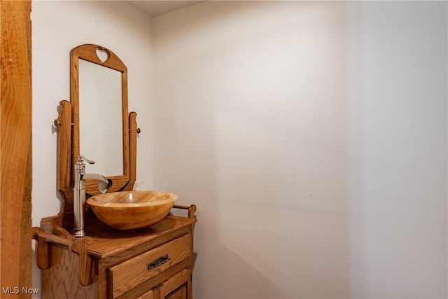 4278 Newbury Rd, Little Hocking, OH 45742 - hallway featuring a sink