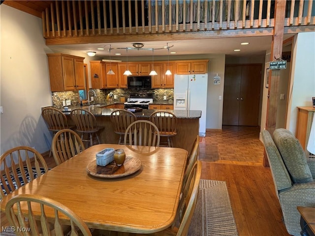 2650 W Buckhorn Dr Unit 823, Millersburg, OH 44654 - dining area with light wood finished floors