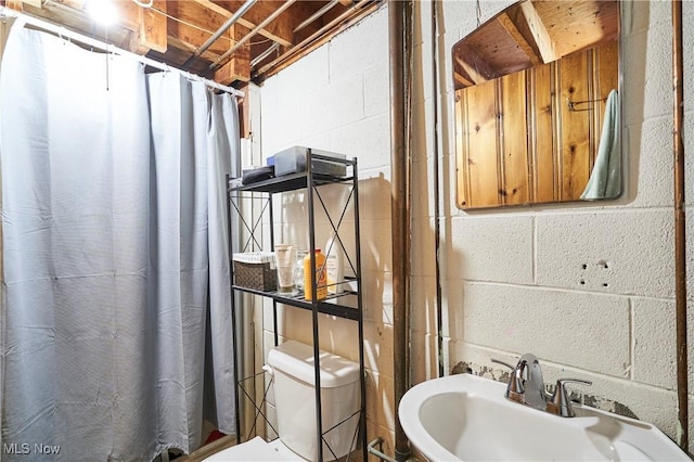 661 Wynne Dr, Coventry, OH 44319 - bathroom featuring a shower with shower curtain and concrete block wall