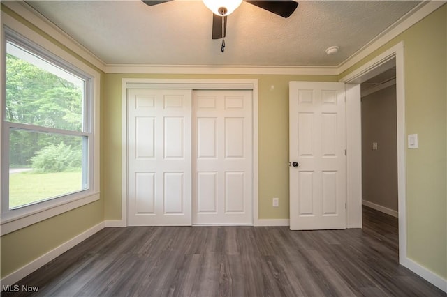 2364 Earl, Niles, OH 44446 - unfurnished bedroom with dark wood-style flooring, a closet, crown molding, and a ceiling fan