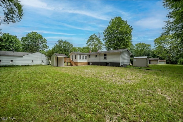 2364 Earl, Niles, OH 44446 - back of house with a storage unit and a yard