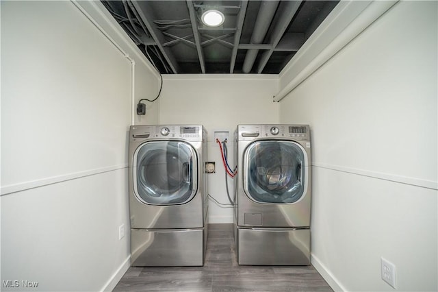 2364 Earl, Niles, OH 44446 - laundry area featuring washer and clothes dryer and wood finished floors