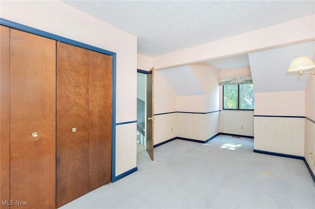 836 Arboretum Cir, Sagamore Hills, OH 44067 - unfurnished bedroom featuring light colored carpet, a closet, and a textured ceiling