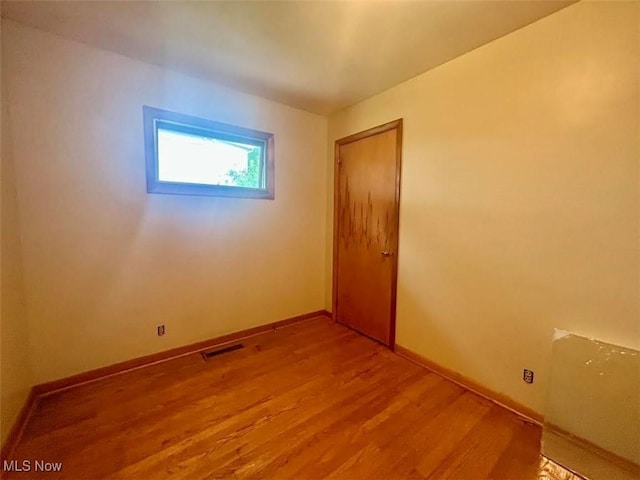 116 Euclid Pl, Marietta, OH 45750 - empty room with light wood-style flooring and baseboards