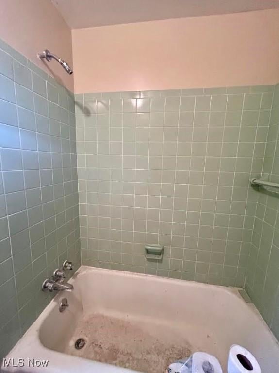 116 Euclid Pl, Marietta, OH 45750 - bathroom with shower / washtub combination