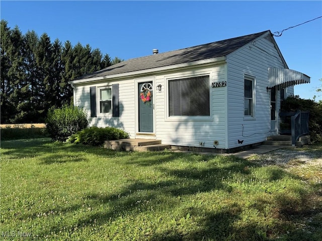 14782 Hametown Rd, Doylestown, OH 44230 - bungalow-style house featuring a front lawn