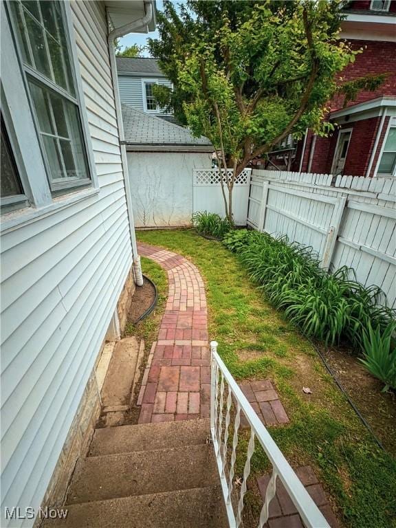 2208 Oak St, Parkersburg, WV 26101 - view of yard