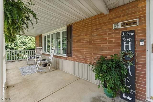 2615 Daffodil St NE, Canton, OH 44705 - view of porch