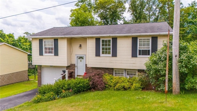 191 Ridgeland Dr, Toronto, OH 43964 - split foyer home with an attached garage, driveway, and a front yard