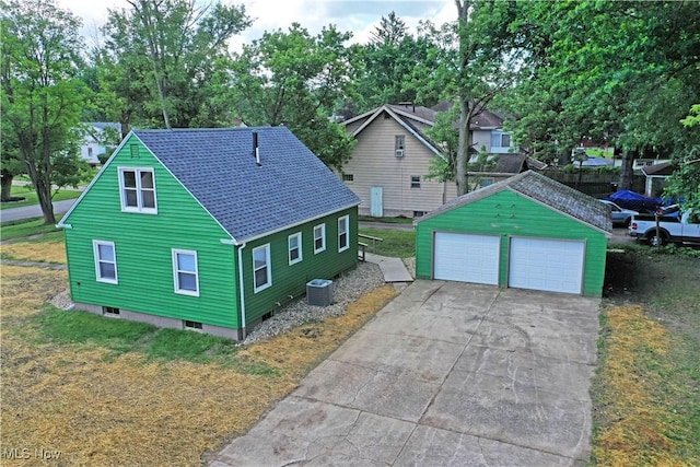 1006 Trumbull Ave, Warren, OH 44420 - view of front facade featuring a garage, an outdoor structure, roof with shingles, and a front yard
