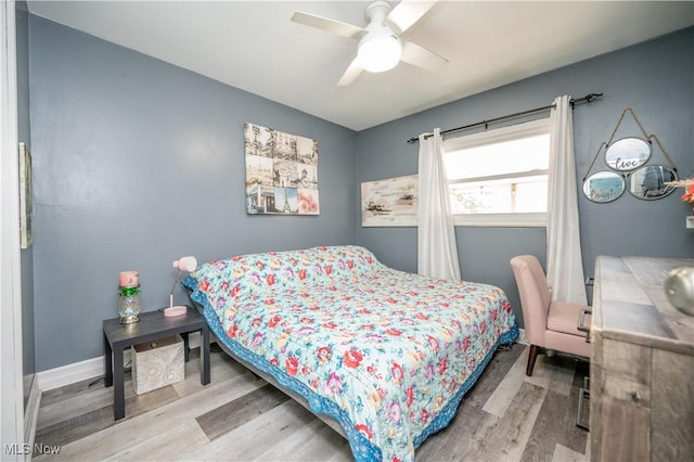 1291 Woodhurst Dr, Austintown, OH 44515 - bedroom with wood finished floors and a ceiling fan