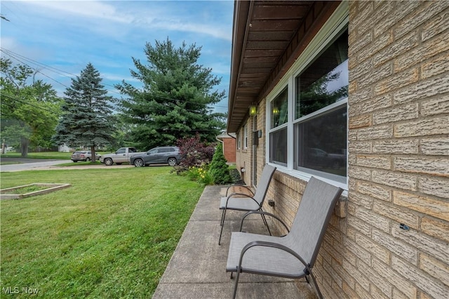 1291 Woodhurst Dr, Austintown, OH 44515 - view of green lawn