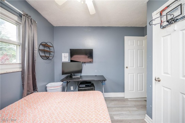 1291 Woodhurst Dr, Austintown, OH 44515 - bedroom with light wood finished floors, a textured ceiling, and ceiling fan