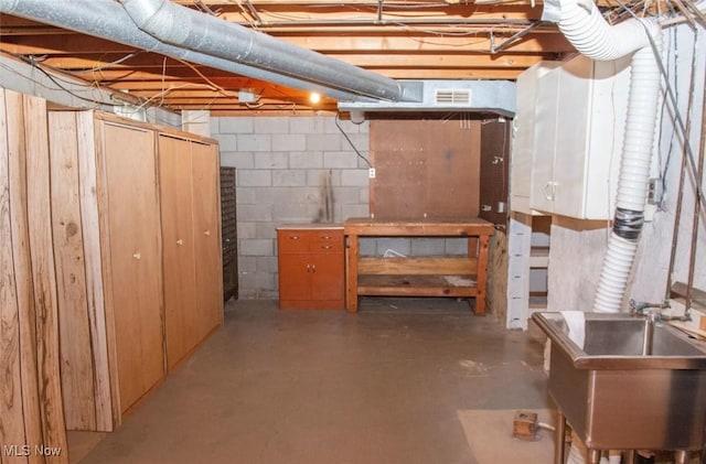 51 N Navarre Ave, Youngstown, OH 44515 - unfinished basement with a sink
