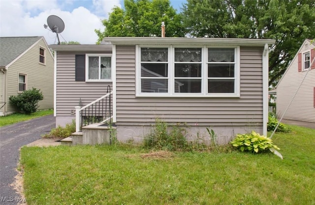 51 N Navarre Ave, Youngstown, OH 44515 - view of front of house featuring a front yard