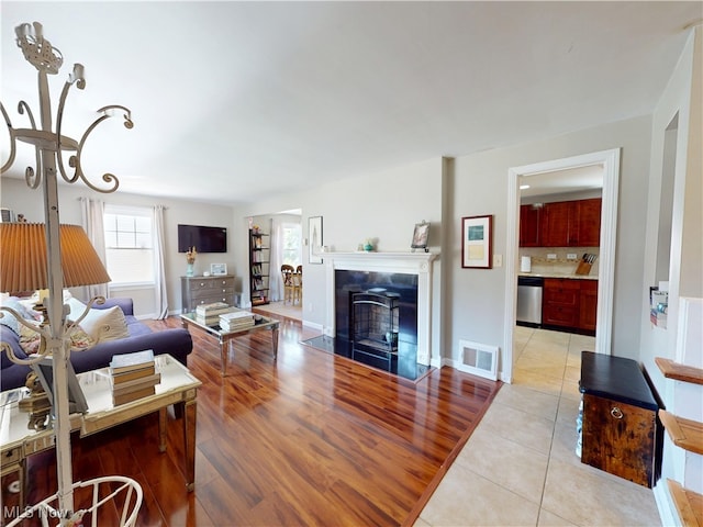 5135 Edenhurst Rd, Lyndhurst, OH 44124 - photo 4