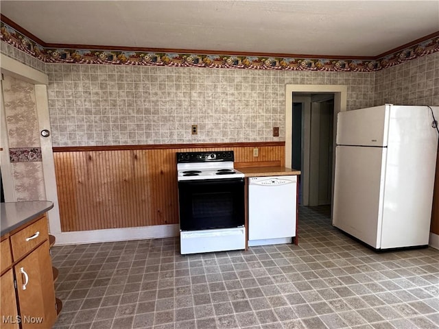 468 Carl St, Cumberland, OH 43732 - kitchen with white appliances, tile patterned floors, a wainscoted wall, crown molding, and wallpapered walls