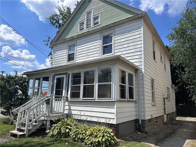 237 E Thornton St, Akron, OH 44311 - view of front of house featuring a sunroom