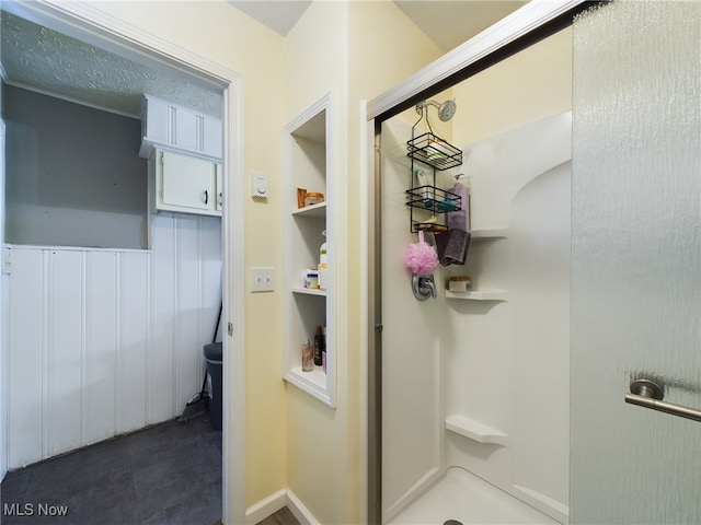 237 E Thornton St, Akron, OH 44311 - bathroom featuring a shower