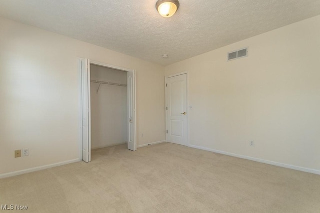 415 Cascade Ct, Avon Lake, OH 44012 - unfurnished bedroom with light carpet, a textured ceiling, and a closet