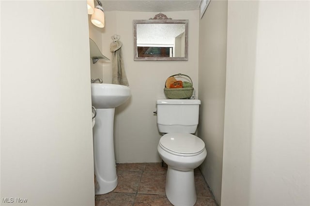 517 Broad Ave NW, Canton, OH 44708 - half bath featuring toilet
