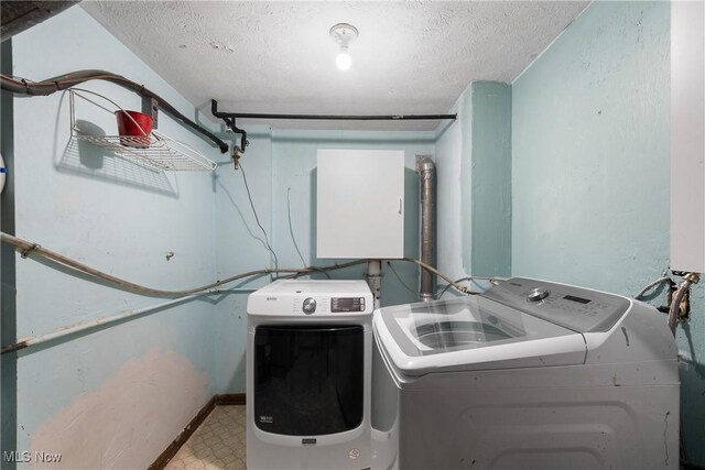254 Eastern Rd, Doylestown, OH 44230 - laundry area featuring washer and clothes dryer, a textured ceiling, and tile patterned floors