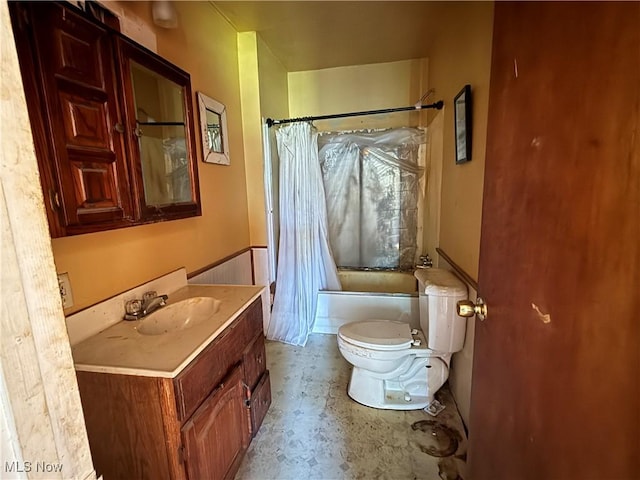 3066 State Route 7 N, Pierpont, OH 44082 - full bath with vanity and shower / bath combo with shower curtain