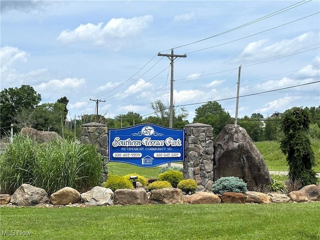 1229 Columbiana Lisbon Rd Unit 104, Columbiana, OH 44408 - community sign featuring a yard