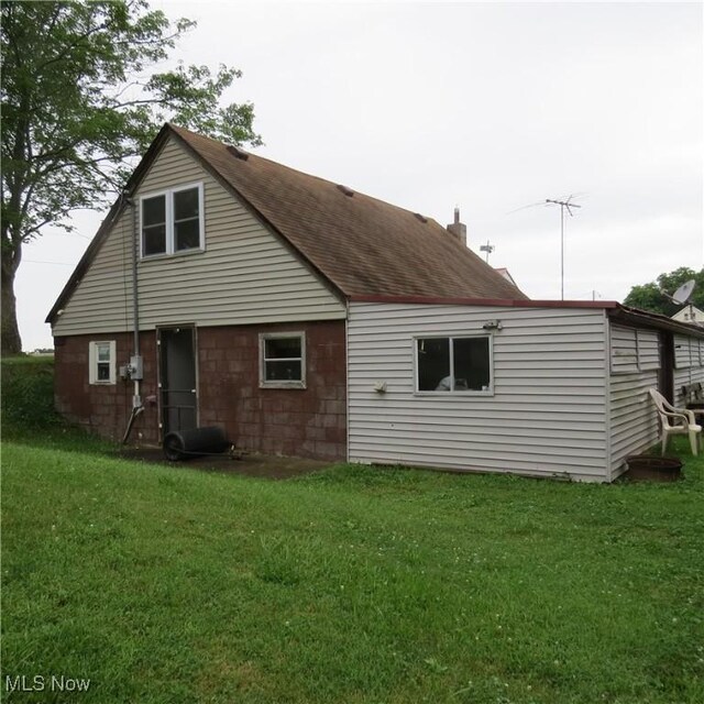 4018 Steubenville Rd SE, Amsterdam, OH 43903 - back of house featuring a yard and roof with shingles