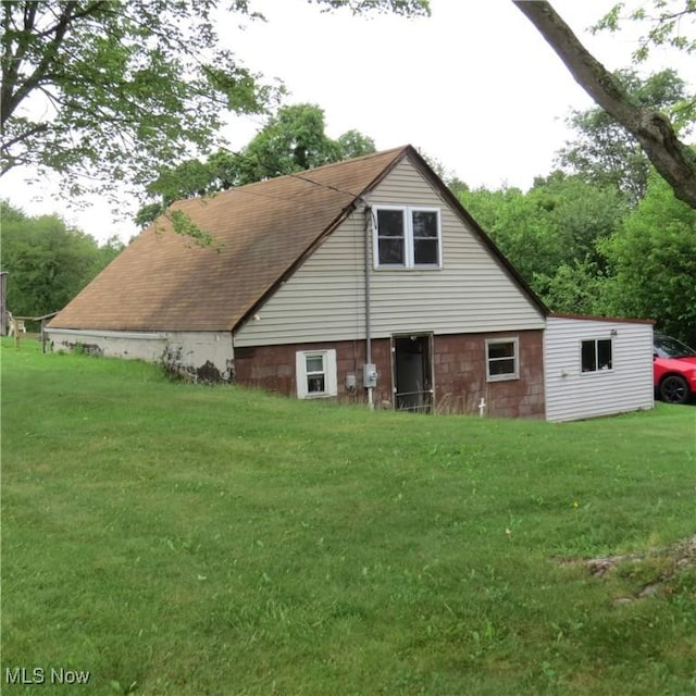 4018 Steubenville Rd SE, Amsterdam, OH 43903 - rear view of property with a yard