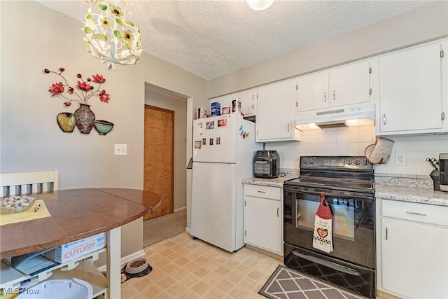 530 N Scranton St, Ravenna, OH 44266 - kitchen featuring freestanding refrigerator, under cabinet range hood, black range with electric stovetop, white cabinetry, and a textured ceiling