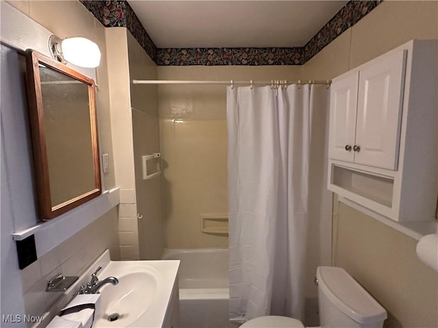 4011 E 29th St, Newburgh Heights, OH 44105 - full bathroom with toilet and shower / tub combo