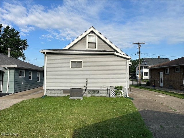 4011 E 29th St, Newburgh Heights, OH 44105 - view of side of property featuring a cooling unit