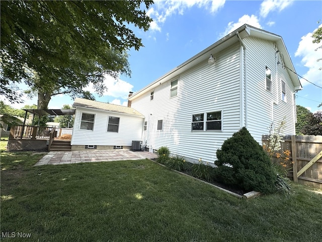 607 Wyndclift Cir, Austintown, OH 44515 - back of property featuring a deck and a patio area