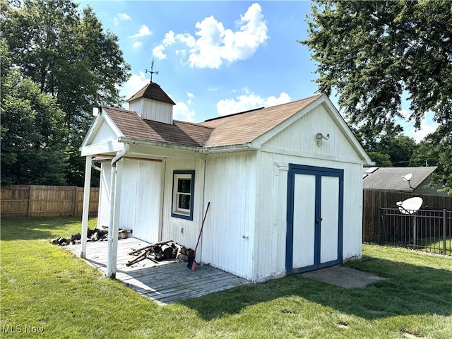 607 Wyndclift Cir, Austintown, OH 44515 - view of outbuilding featuring a fenced backyard
