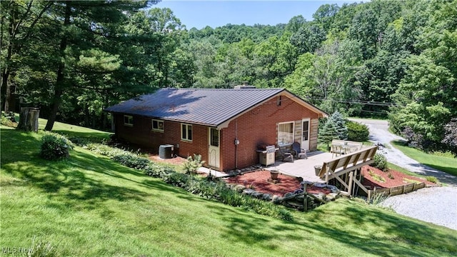 5882 Crooked Run Rd SW, New Philadelphia, OH 44663 - aerial view of property and surrounding area featuring a forest