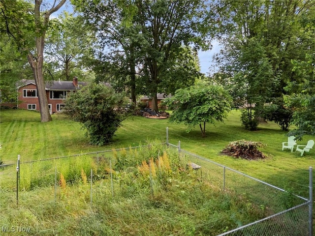 903 Robinson Ave, Barberton, OH 44203 - view of yard