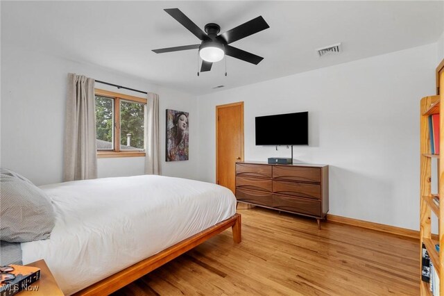 903 Robinson Ave, Barberton, OH 44203 - bedroom featuring light wood-style floors and ceiling fan