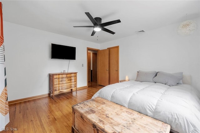 903 Robinson Ave, Barberton, OH 44203 - bedroom with light wood finished floors and ceiling fan