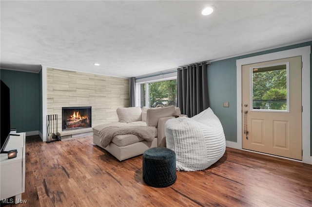903 Robinson Ave, Barberton, OH 44203 - living room featuring wood finished floors, a fireplace, and recessed lighting