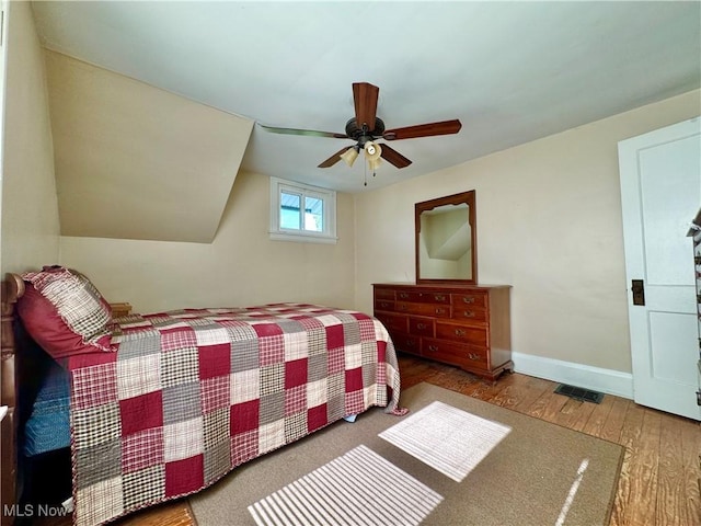 825 Summit St, Salem, OH 44460 - bedroom with wood finished floors and a ceiling fan