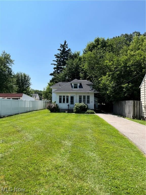 1386 Sunset Rd, Mayfield Heights, OH 44124 - photo 1