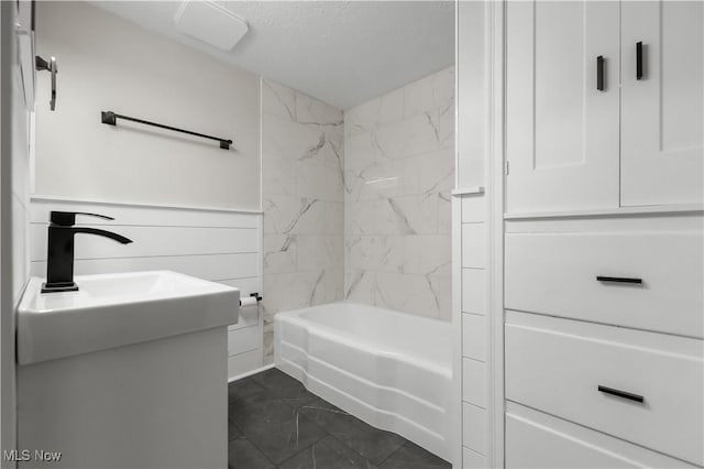 1146 Raff Rd SW, Canton, OH 44710 - bathroom with vanity and shower / bath combination