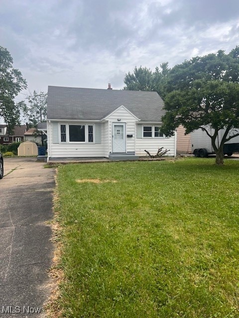 86 Fatima, Campbell, OH 44405 - view of front of home with a front yard and roof with shingles