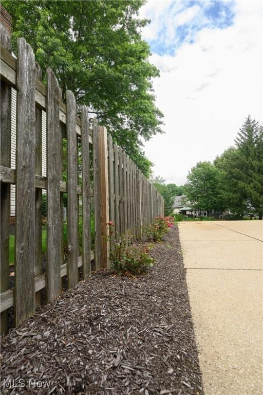 6104 Shipslanding Ave NW, Canton, OH 44718 - view of yard