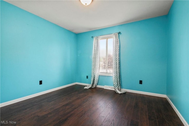 3700 Meander Reserve Cir, Canfield, OH 44406 - unfurnished room featuring wood finished floors and baseboards